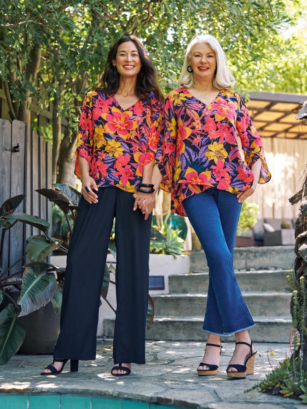 Floral V-Neck Tunic Top in Coral, Yellow & Navy NWOT